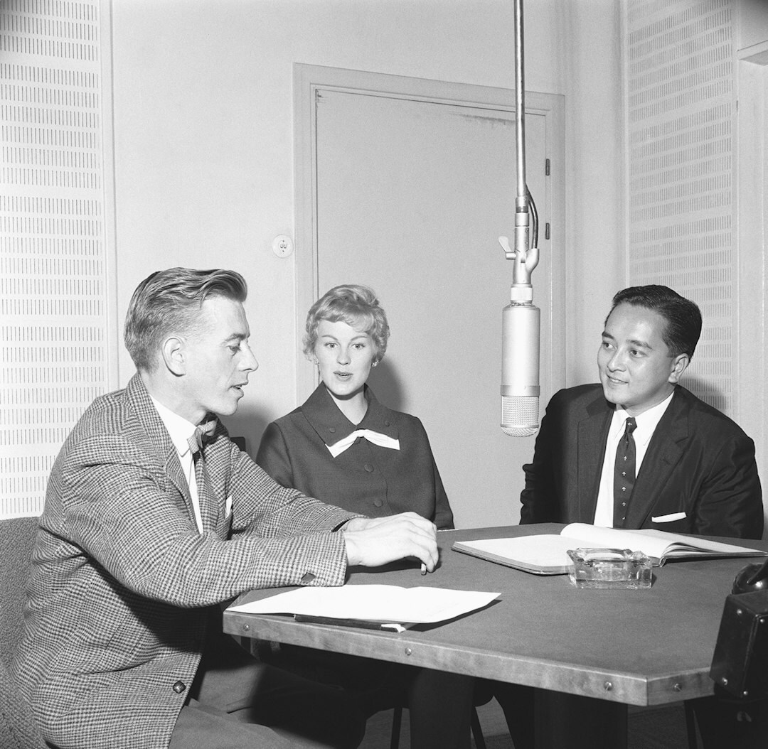 Group of journalists at a collaborative learning session